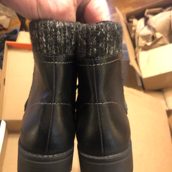 Stylish Black Ankle Boots with Knit Cuff - Picture 8 of 11